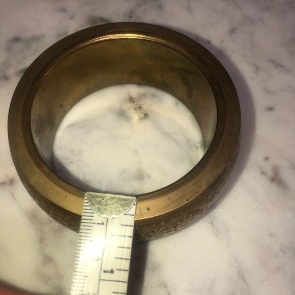 vtg Big Brass Floral Flower Eteched Engraved Wide Chunky Bangle 1.2” 8” Inside - Picture 7 of 8